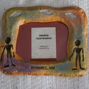 Roswell New Mexico Alien UFO Flying Saucer Frame Imagine Clayworks 7 in X 6 in